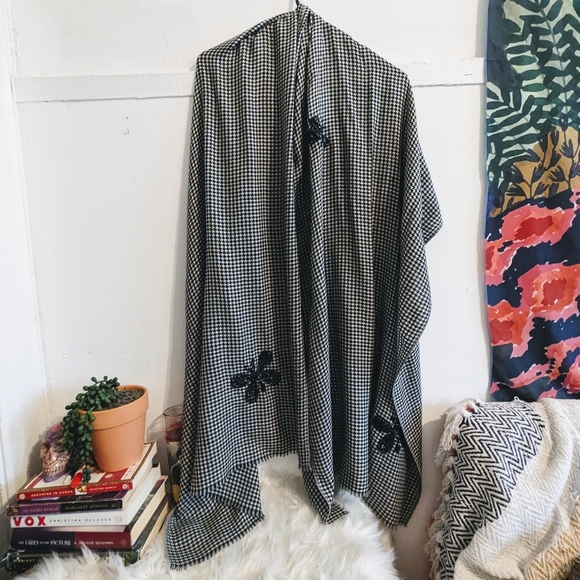 JANAVI Houndstooth Butterfly Merino Wool Blanket Scarf - Picture 2 of 11